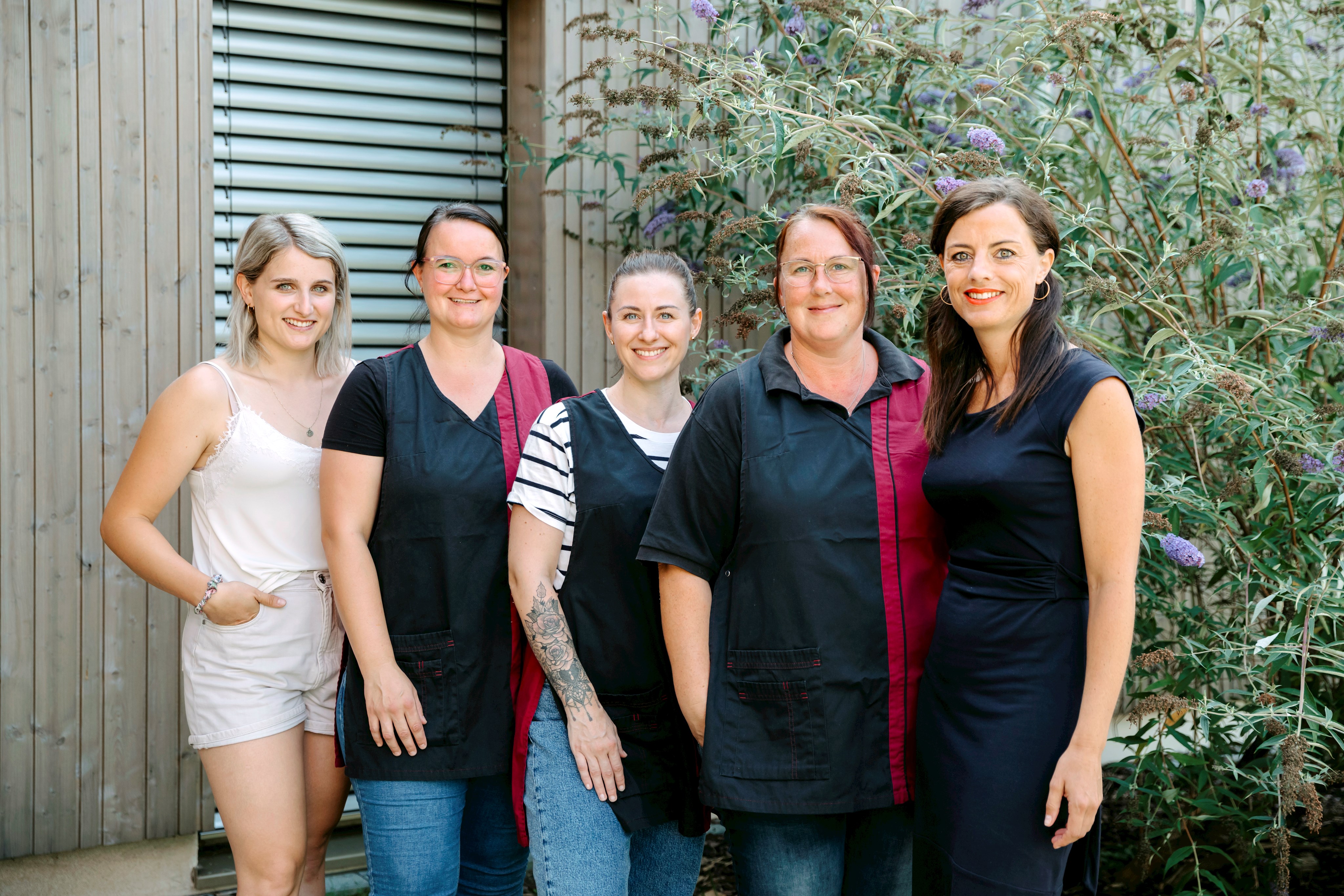 Ernährungsbeauftrage Maria Kerschl, Kathrin Pledl, Jennifer Binder, Bianca Kandler, Einrichtungsleitung Sibylle Attenberger v.l.